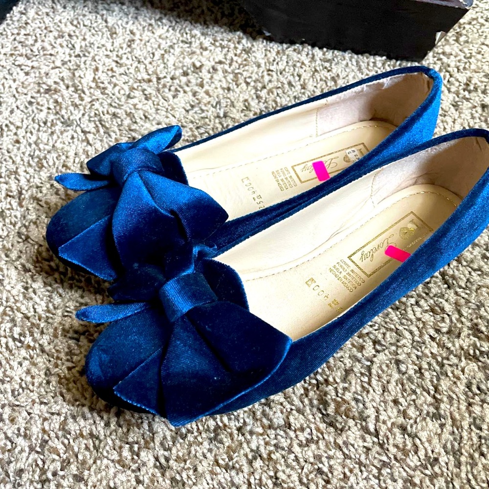 Blue velvet Flats
